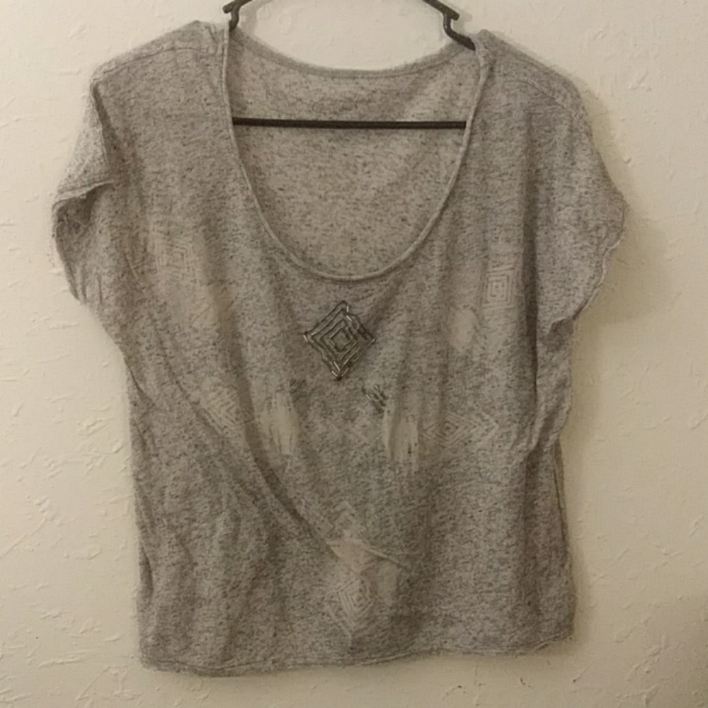 Grey t-shirt with beaded design